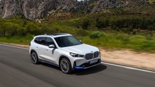 bmw_ix1_edrive20_2023-13.jpg