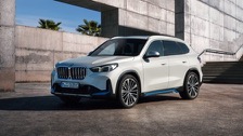 bmw_ix1_edrive20_2023-21.jpg