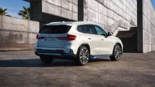 bmw_ix1_edrive20_2023-22.jpg