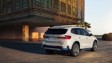 bmw_ix1_edrive20_2023-24.jpg