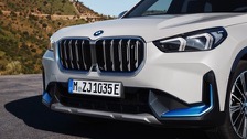 bmw_ix1_edrive20_2023-27.jpg