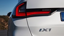 bmw_ix1_edrive20_2023-30.jpg