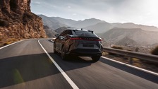 lexus_rz_450e_2023-03.jpg